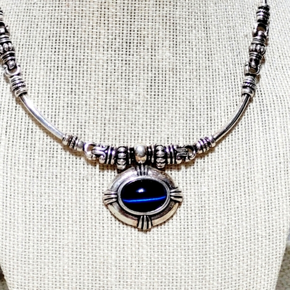 Vintage Avon Blue Cat's Eye and Silver tone Necklace - Picture 2 of 8